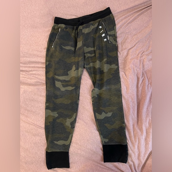 VS PINK camo tracksuit - Picture 3 of 6